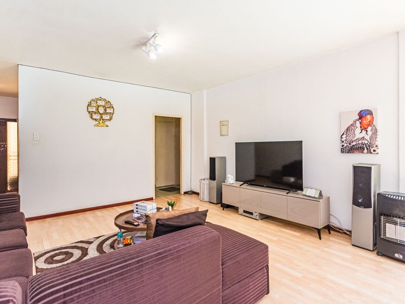 Spacious, Modern & Ready For Occupation - Photo 6