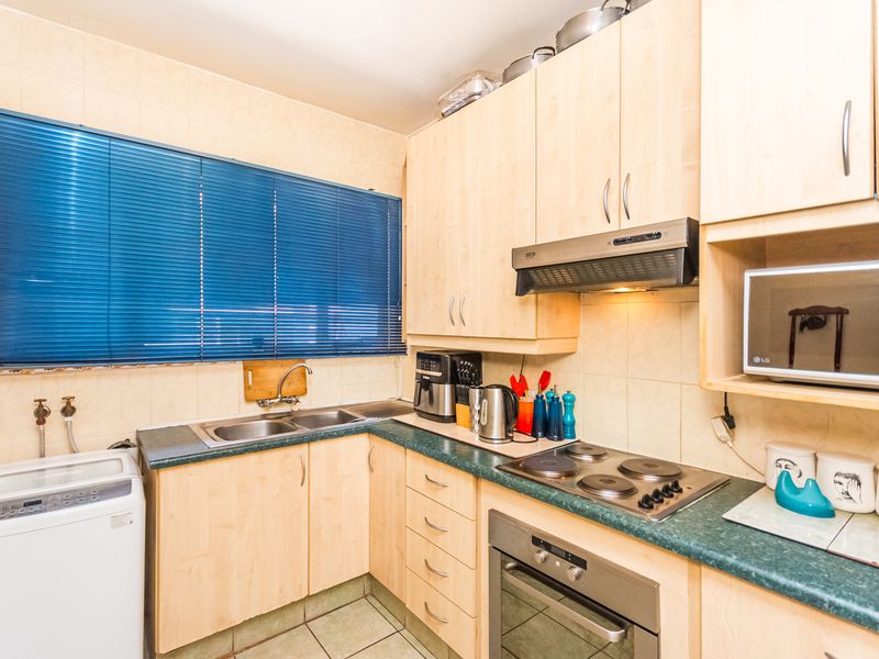 Spacious, Modern & Ready For Occupation - Photo 2