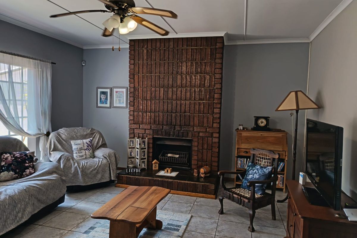 Vanes Estate Family Home For Sale! - Photo 4