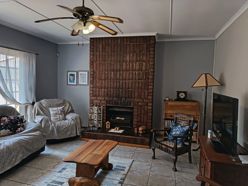 Vanes Estate Family Home For Sale! - Photo 4