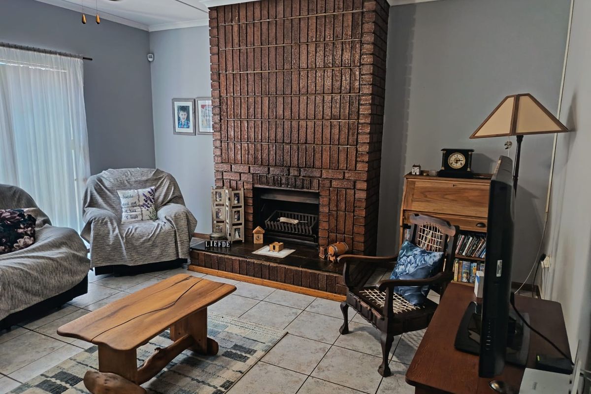 Vanes Estate Family Home For Sale! - Photo 5