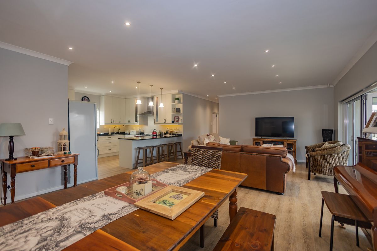 ***EXCLUSIVE SOLE MANDATE*** - Modern Winelands Living with Breathtaking Mountain Views - Photo 4