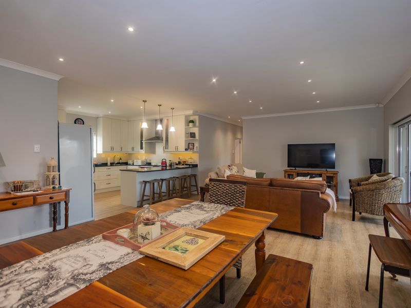 ***EXCLUSIVE SOLE MANDATE*** - Modern Winelands Living with Breathtaking Mountain Views - Photo 4