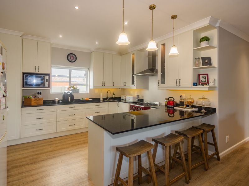 ***EXCLUSIVE SOLE MANDATE*** - Modern Winelands Living with Breathtaking Mountain Views - Photo 7