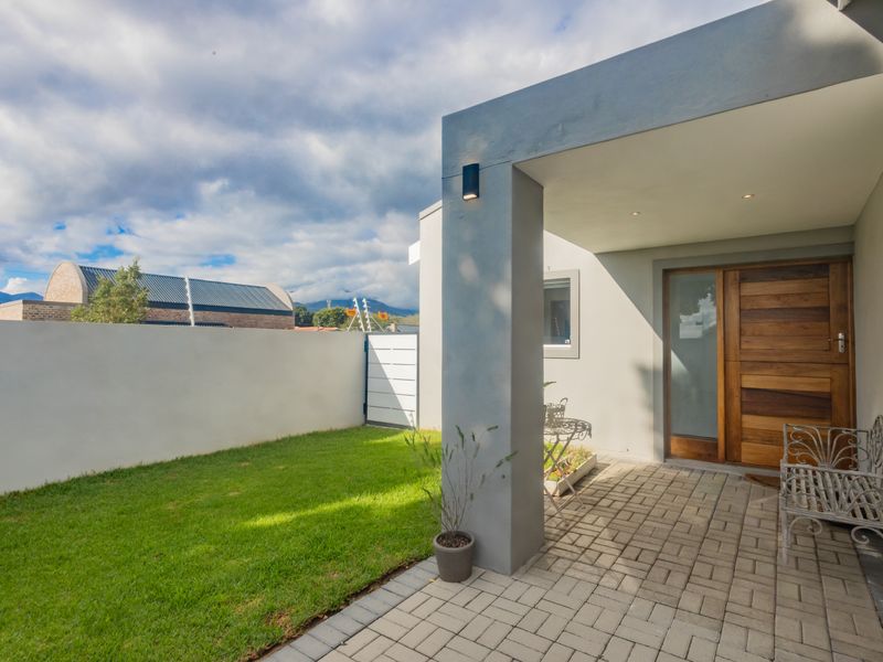 ***EXCLUSIVE SOLE MANDATE*** - Modern Winelands Living with Breathtaking Mountain Views - Photo 2