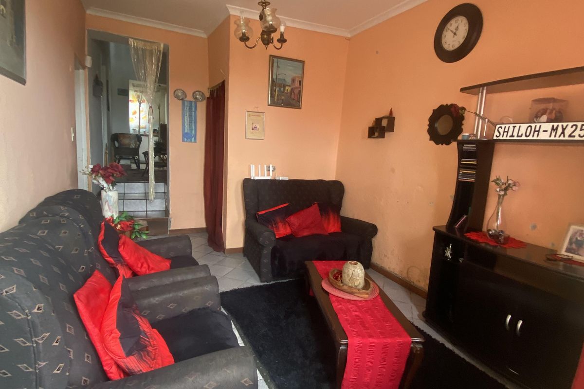 Coastal Charm Meets Mountain Majesty — 3 Bedrooms of Pure Comfort - Photo 3