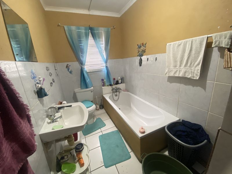 Coastal Charm Meets Mountain Majesty — 3 Bedrooms of Pure Comfort - Photo 5