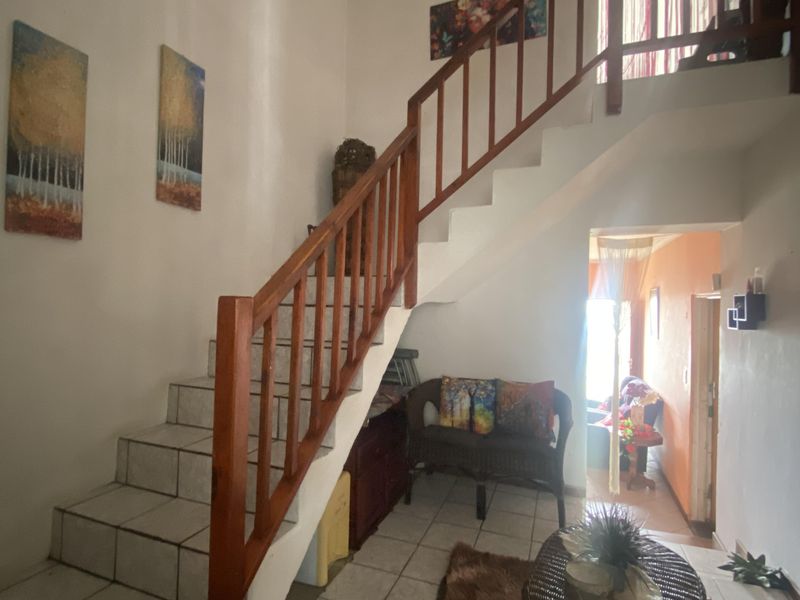 Coastal Charm Meets Mountain Majesty — 3 Bedrooms of Pure Comfort - Photo 10