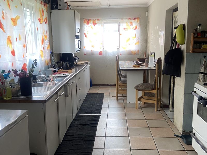 Coastal Charm Meets Mountain Majesty — 3 Bedrooms of Pure Comfort - Photo 9