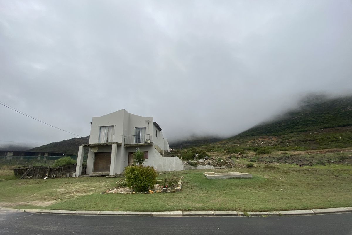 Coastal Charm Meets Mountain Majesty — 3 Bedrooms of Pure Comfort - Photo 2