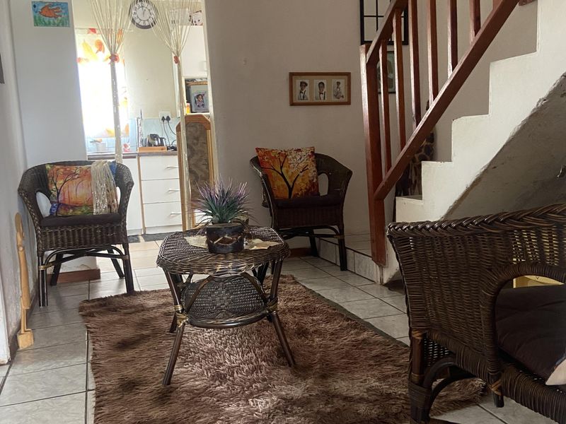 Coastal Charm Meets Mountain Majesty — 3 Bedrooms of Pure Comfort - Photo 4