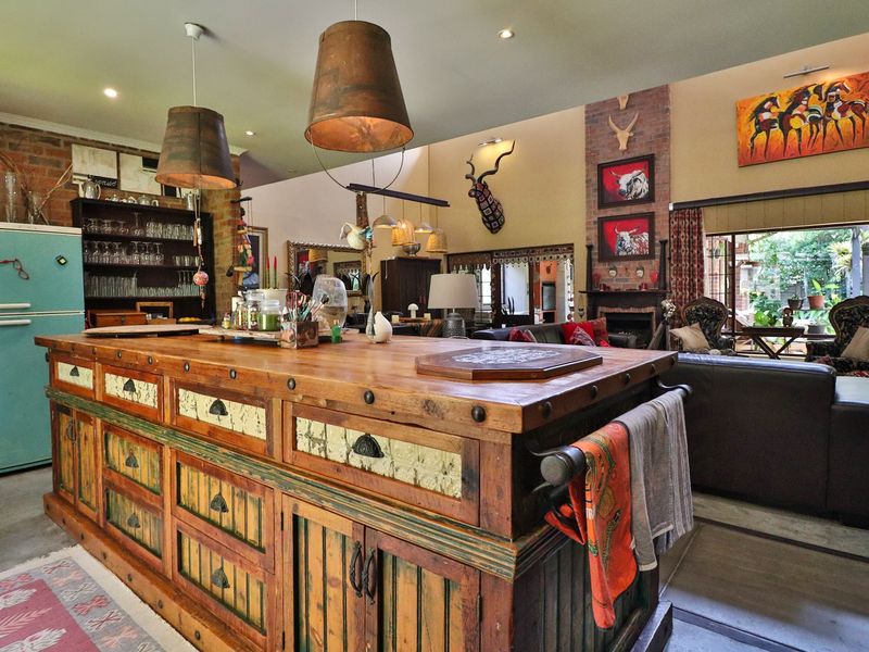 VERSATILE 5-BEDROOM FAMILY HOME WITH PRIVATE FLATLET & EXCEPTIONAL ENTERTAINMENT AREA - Photo 10