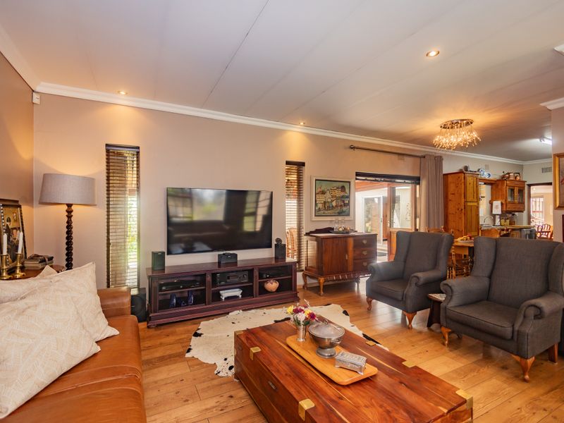 ***EXCLUSIVE SOLE MANDATE*** - Exceptional Family Living in Sought-After Panorama - Photo 3