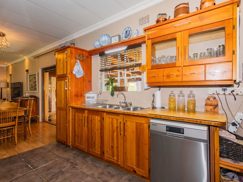 ***EXCLUSIVE SOLE MANDATE*** - Exceptional Family Living in Sought-After Panorama - Photo 9