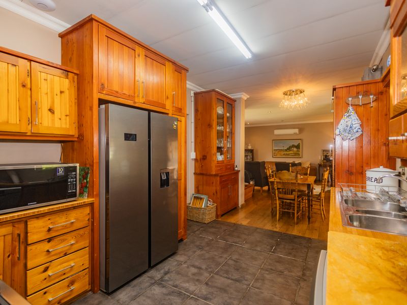 ***EXCLUSIVE SOLE MANDATE*** - Exceptional Family Living in Sought-After Panorama - Photo 7