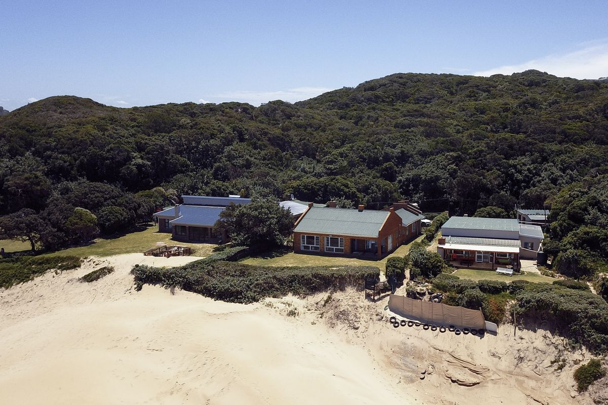 Exclusive Beach Front Retreat in Begha - Photo 3