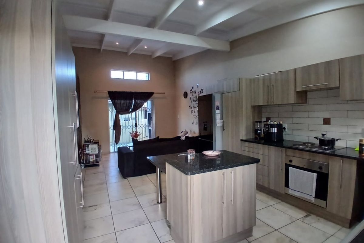 3 bedroom townhouse for sale in Waterval East. - Photo 5