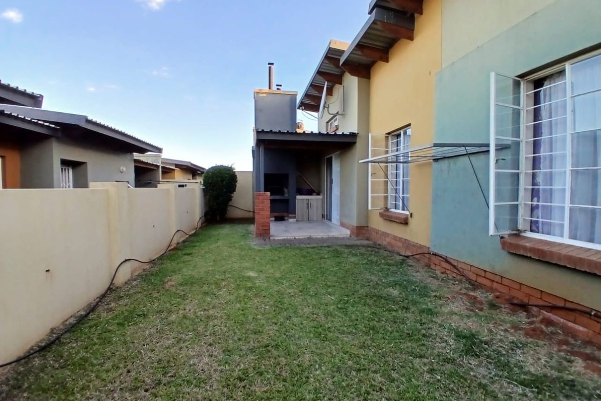 3 bedroom townhouse for sale in Waterval East. - Photo 2