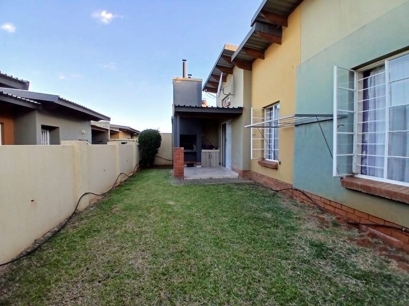 3 bedroom townhouse for sale in Waterval East. - Photo 2
