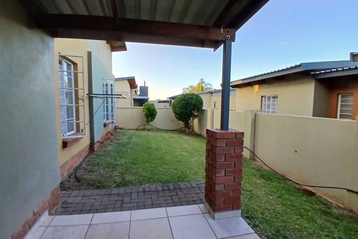 3 bedroom townhouse for sale in Waterval East. - Photo 3