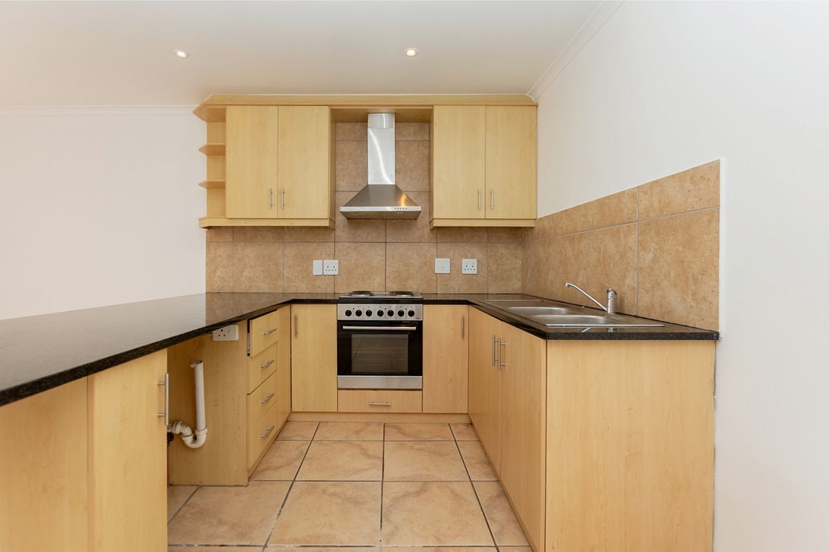 Family Lock-Up-and-Go in Villa Diamante - Photo 2