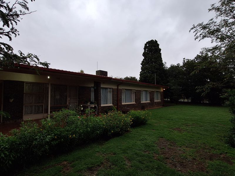 House on double stand for sale - Photo 2