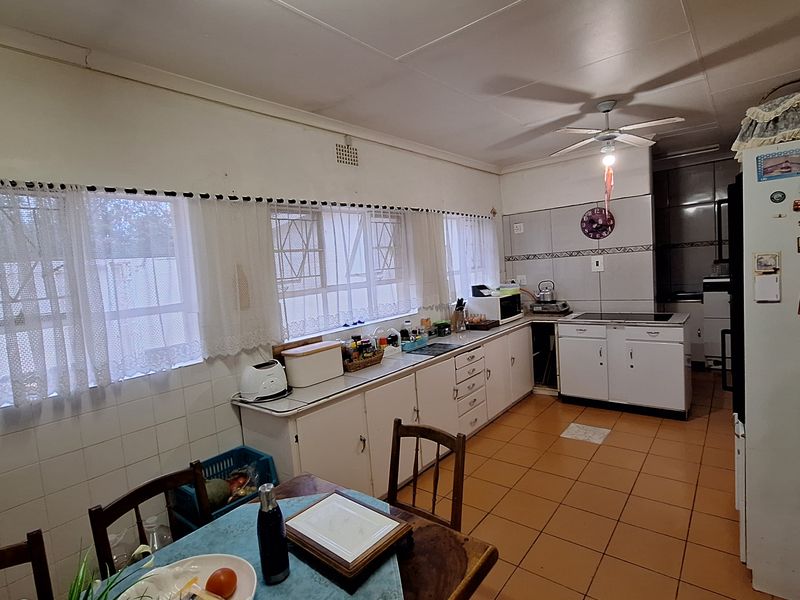 House on double stand for sale - Photo 8