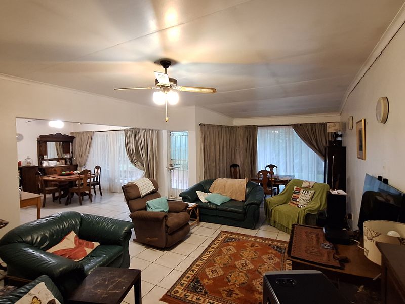 House on double stand for sale - Photo 6