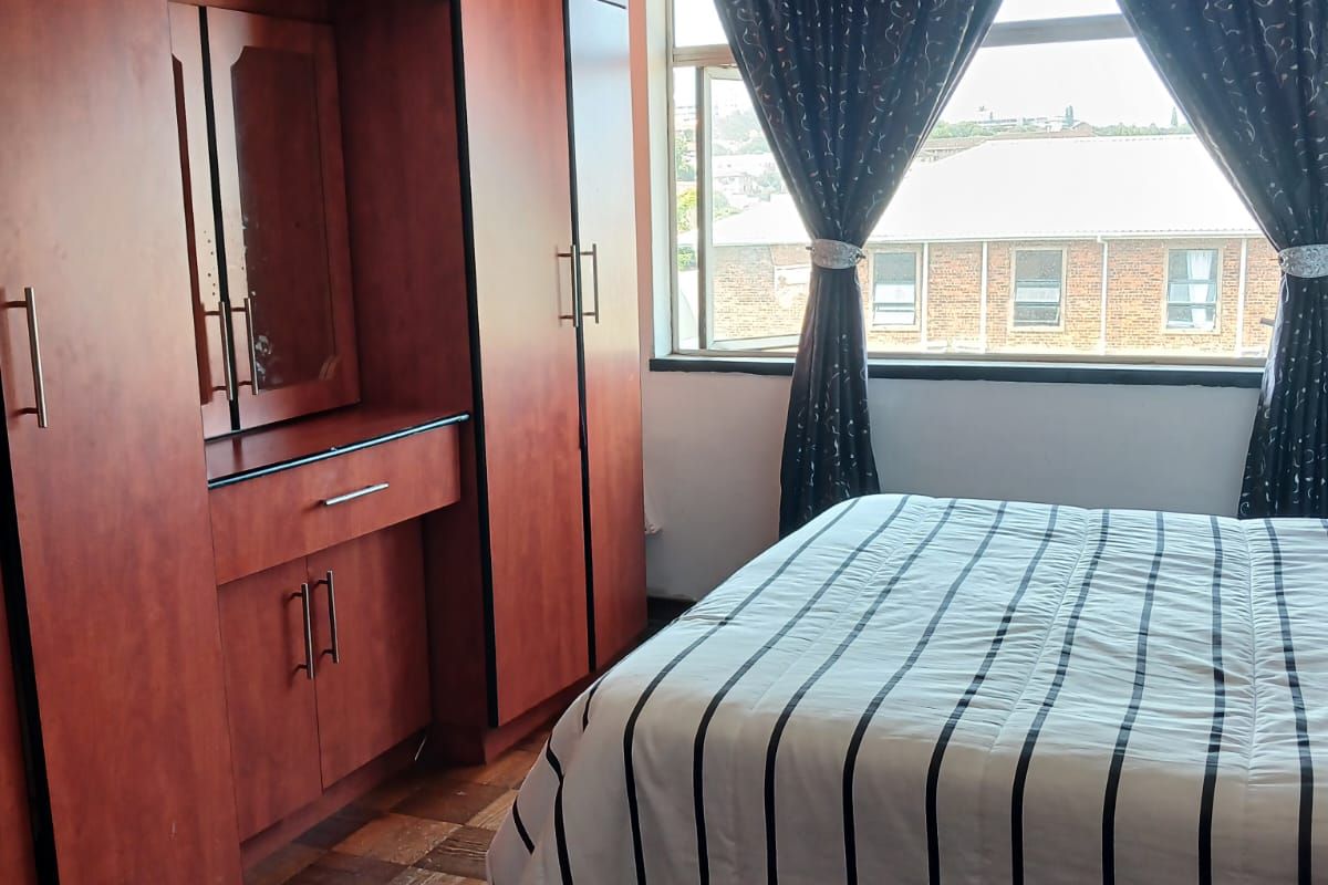 1.5 Bedroom Apartment / Lockup garage Upper Glenwood - Photo 4