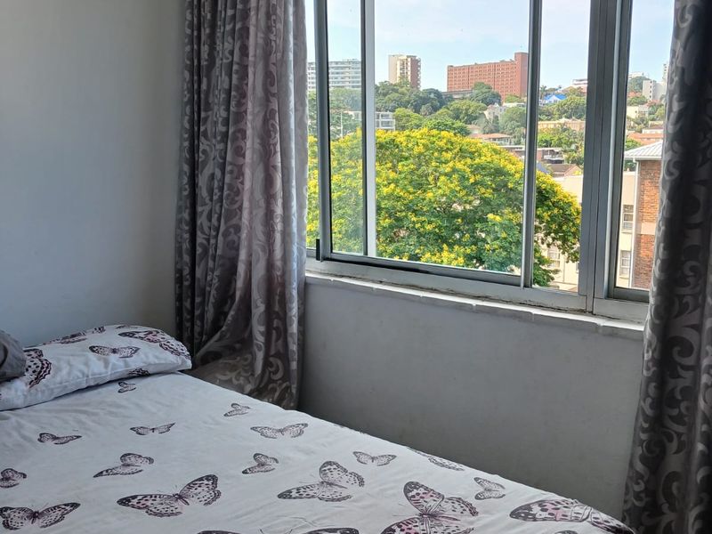 1.5 Bedroom Apartment / Lockup garage Upper Glenwood - Photo 5