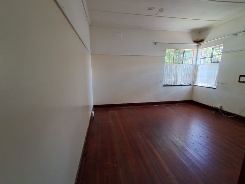 Excellent Investment Opportunity – 2 Bedroom Residence with 3 Additional Rental Units - Photo 4