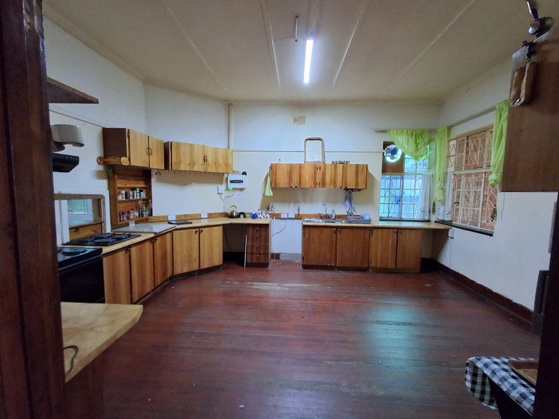Excellent Investment Opportunity – 2 Bedroom Residence with 3 Additional Rental Units - Photo 3