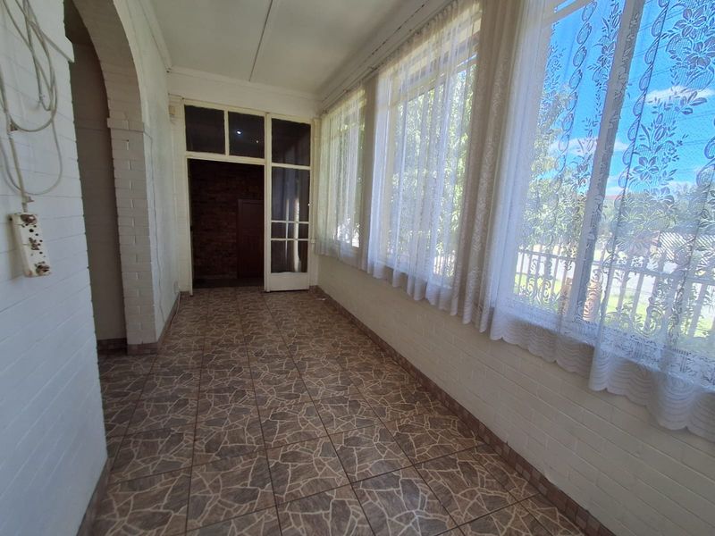 Excellent Investment Opportunity – 2 Bedroom Residence with 3 Additional Rental Units - Photo 6