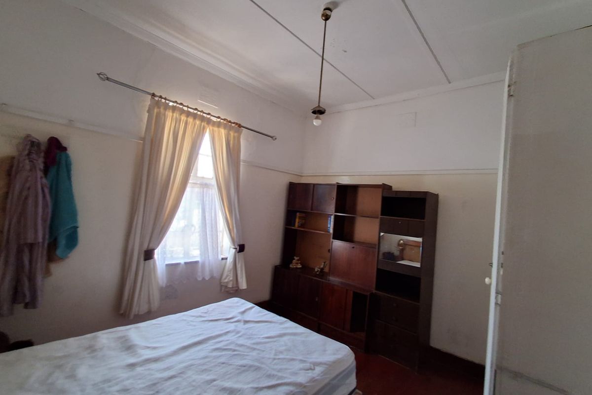 Excellent Investment Opportunity – 2 Bedroom Residence with 3 Additional Rental Units - Photo 5