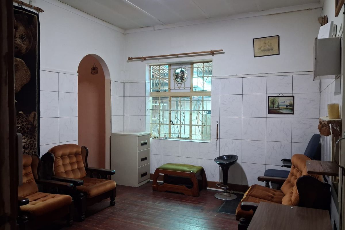 Excellent Investment Opportunity – 2 Bedroom Residence with 3 Additional Rental Units - Photo 2