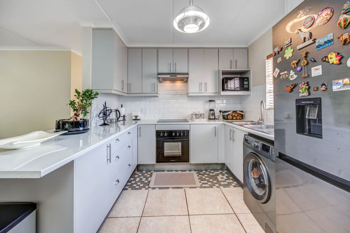 Stunning 2-bedroom sectional title for sale in Sonneglans, Randburg—your perfect home awaits! - Photo 2