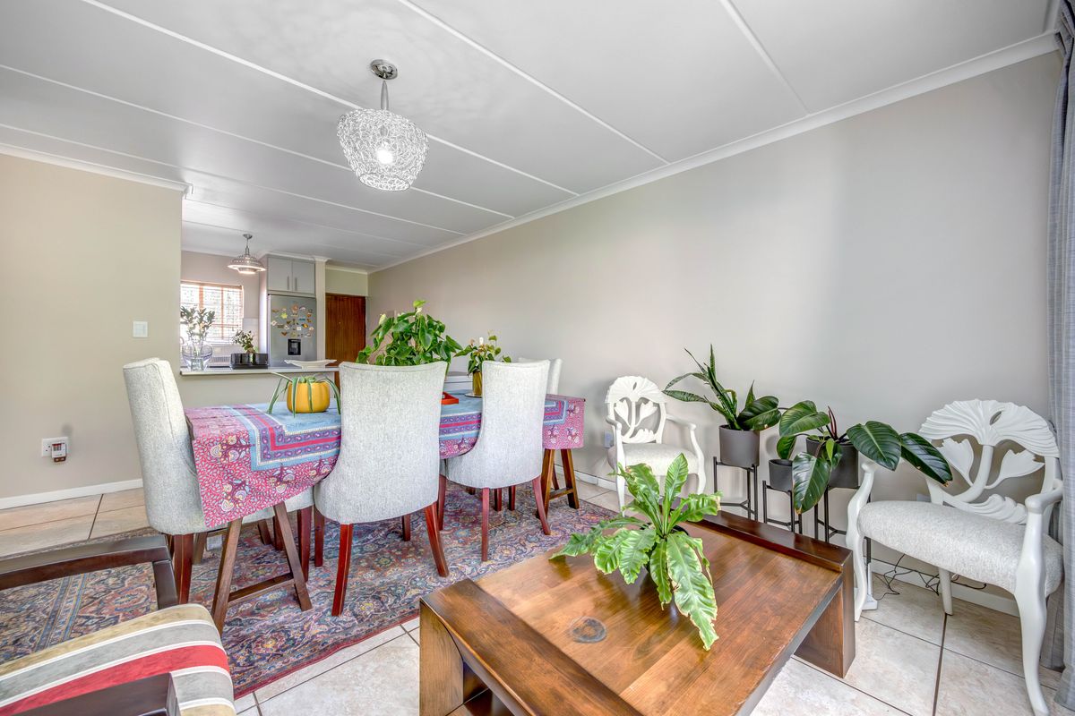 Stunning 2-bedroom sectional title for sale in Sonneglans, Randburg—your perfect home awaits! - Photo 3