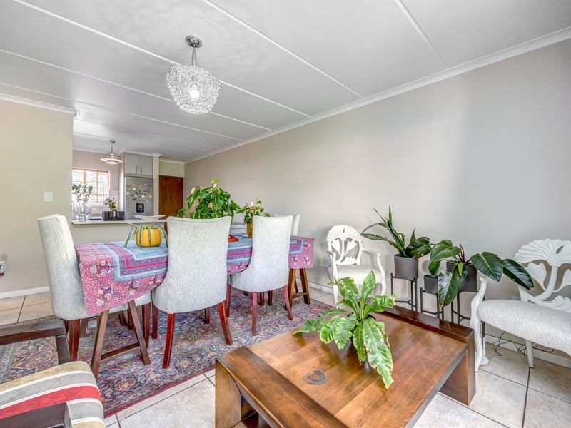 Stunning 2-bedroom sectional title for sale in Sonneglans, Randburg—your perfect home awaits! - Photo 3