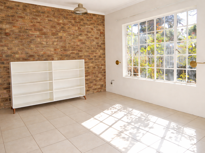 Beautiful 4-Bedroom Family Home in Rangeview - Photo 10