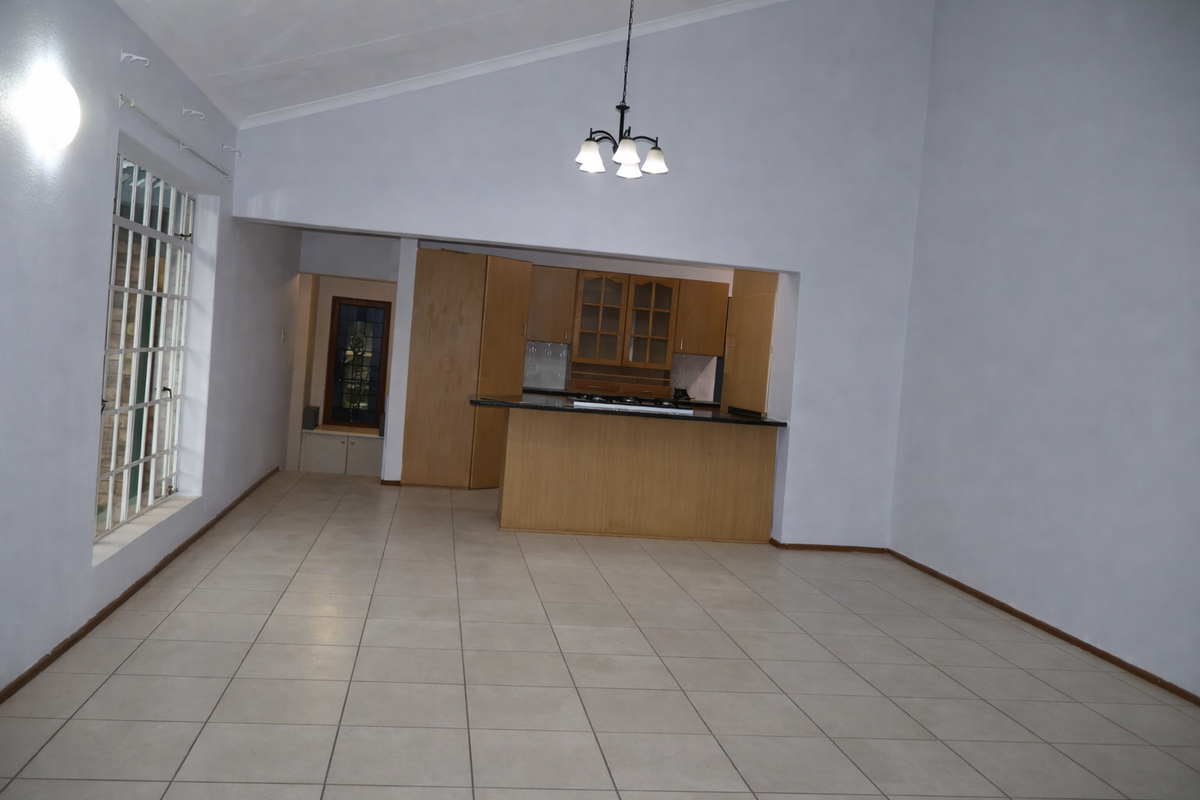 Beautiful 4-Bedroom Family Home in Rangeview - Photo 4