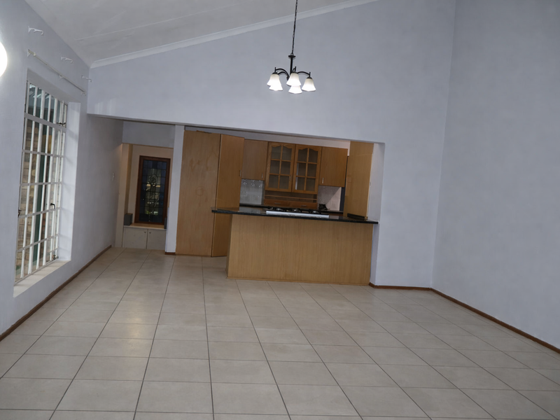 Beautiful 4-Bedroom Family Home in Rangeview - Photo 4