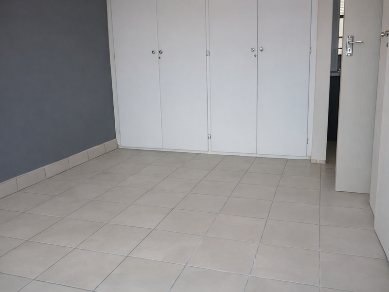 Beautiful 4-Bedroom Family Home in Rangeview - Photo 8