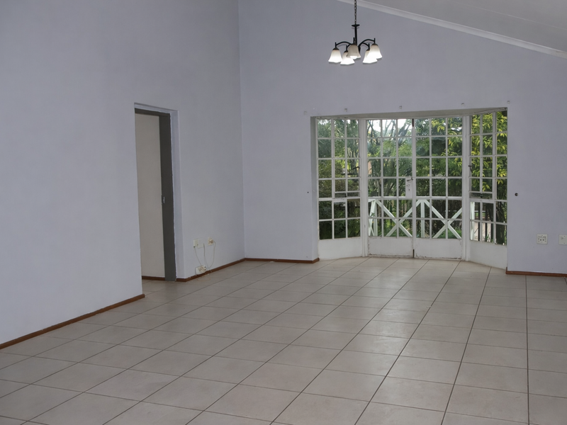 Beautiful 4-Bedroom Family Home in Rangeview - Photo 3