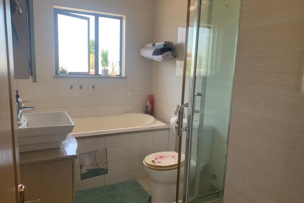 Easy, Secure Living — 2 Bedroom Lock-Up-and-Go in Noordwyk, Midrand - Photo 4