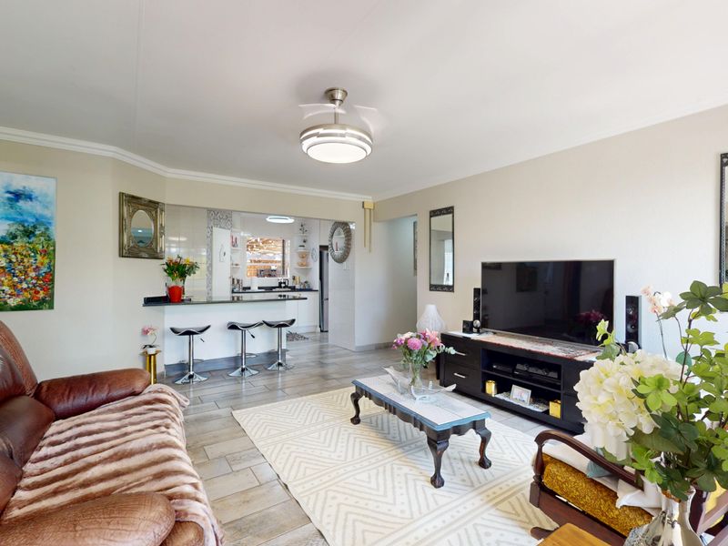 Elegant, Renovated 3-Bedroom Home in an Exclusive Sunward Park Enclosure - Photo 8