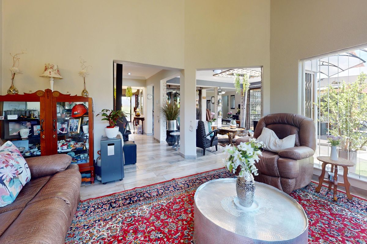 Elegant, Renovated 3-Bedroom Home in an Exclusive Sunward Park Enclosure - Photo 2