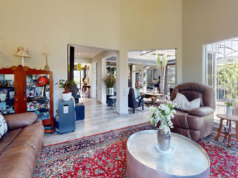 Elegant, Renovated 3-Bedroom Home in an Exclusive Sunward Park Enclosure - Photo 2