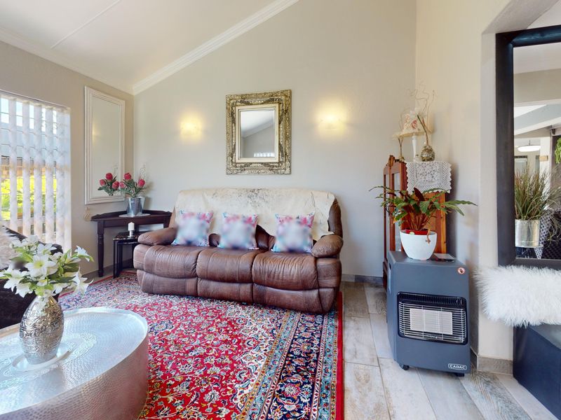 Elegant, Renovated 3-Bedroom Home in an Exclusive Sunward Park Enclosure - Photo 4