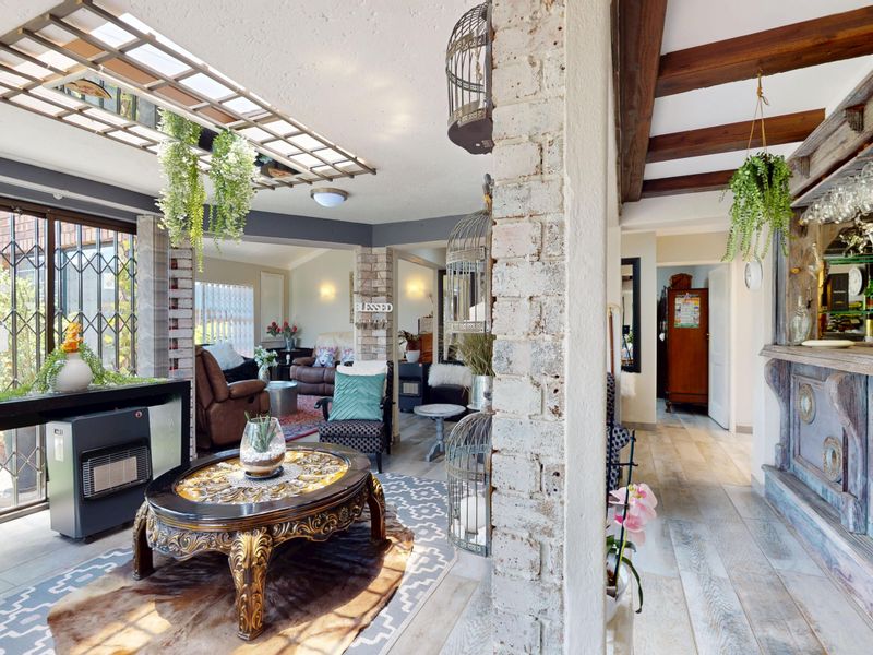 Elegant, Renovated 3-Bedroom Home in an Exclusive Sunward Park Enclosure - Photo 10