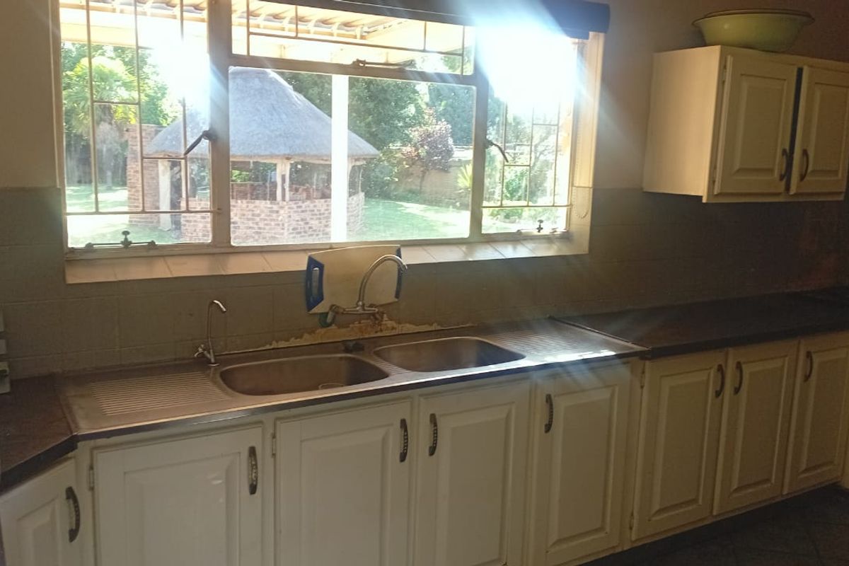 This spacious home could be the perfect family residence you’ve been searching for. - Photo 3